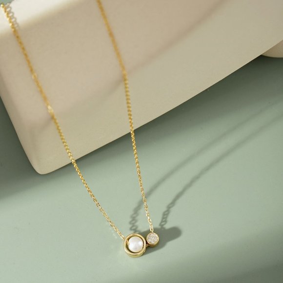 Elegant Pearl Pendant Necklace - Picture 6 of 8